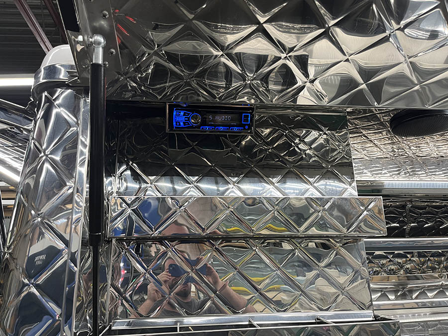 RADIO _ SPEAKERS
